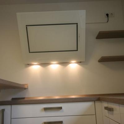 Mit Weinschrank 16