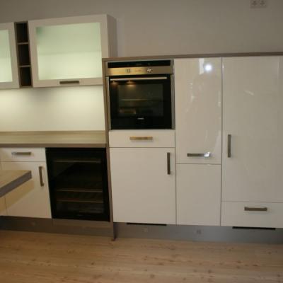 Mit Weinschrank 18