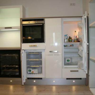 Mit Weinschrank 19