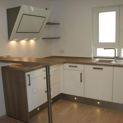 Mit Weinschrank 23